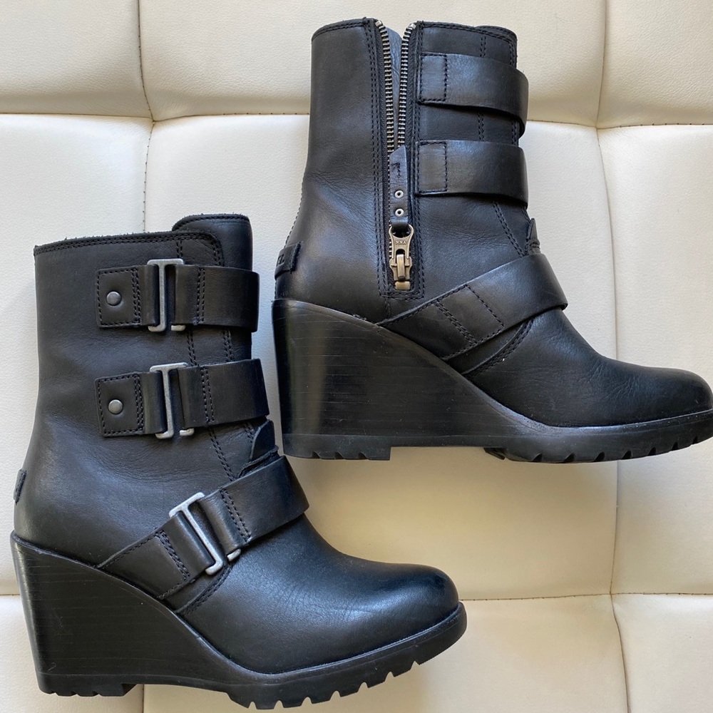 Sorel After Hours Women’s wedge boot size 6